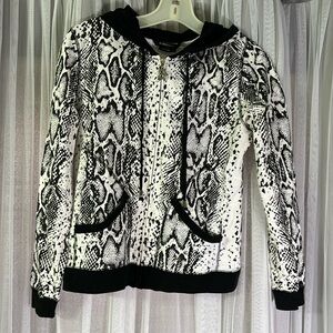 BCBG black and white snake print hooded!